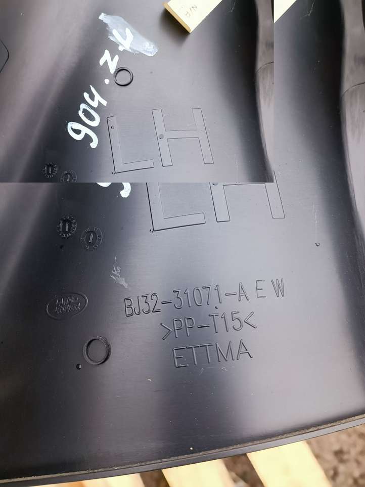 Land Rover Range Rover Evoque (2011 - 2015)  BJ3231071A Боковая отделка у заднего сиденья (низ)