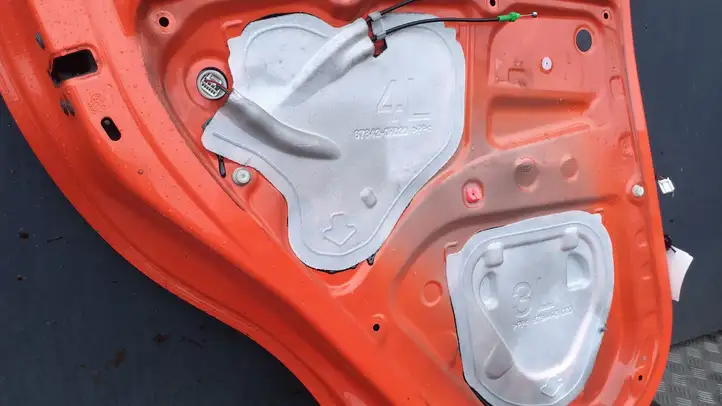 Toyota Aygo AB40 (2014 - 2018) Задняя дверь — фото 6