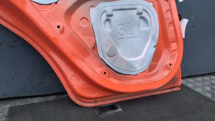 Toyota Aygo AB40 (2014 - 2018) Задняя дверь — фото 16