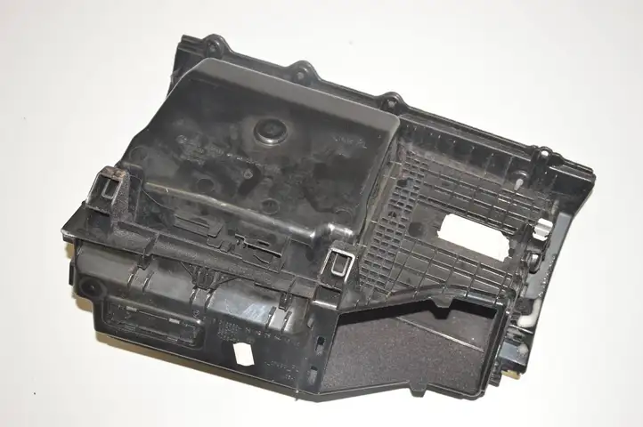 BMW 5 F10 F11 (2009 - 2016) 9166694 Вещевой ящик — фото 3