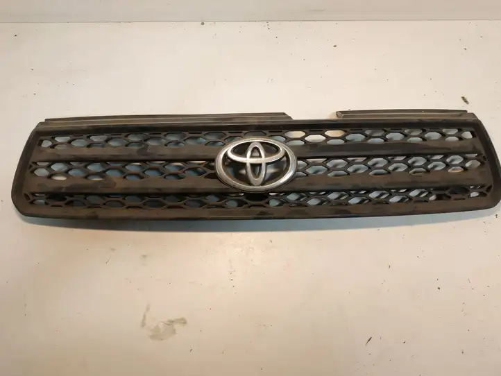 Toyota RAV 4 (XA20) (2000 - 2005) 5311142070 Верхняя решетка радиатора — фото 1
