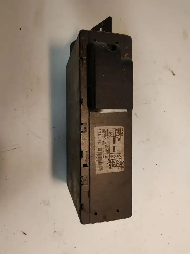Toyota Previa (XR30, XR40) II (2000 - 2006) 0860100911 CD/DVD чейнджер — фото 4