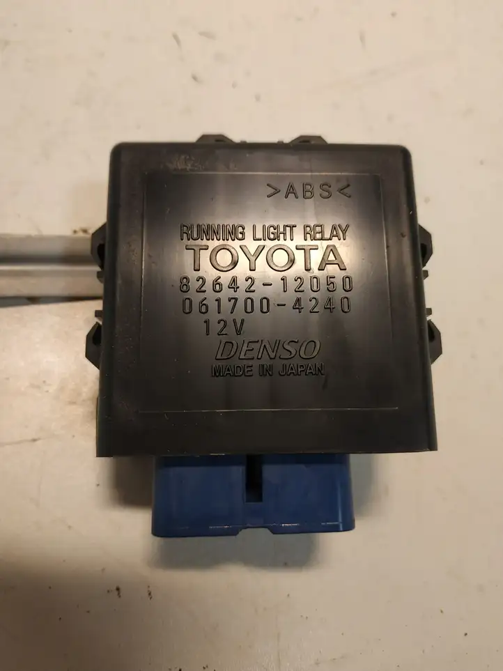 Toyota Previa (XR30, XR40) II (2000 - 2006) 8264212050 Реле дневных фонарей — фото 2