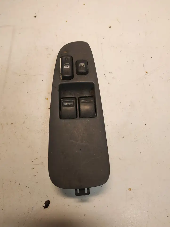 Toyota Previa (XR30, XR40) II (2000 - 2006) 8404028040 Блок кнопок стеклоподъемников — фото 1