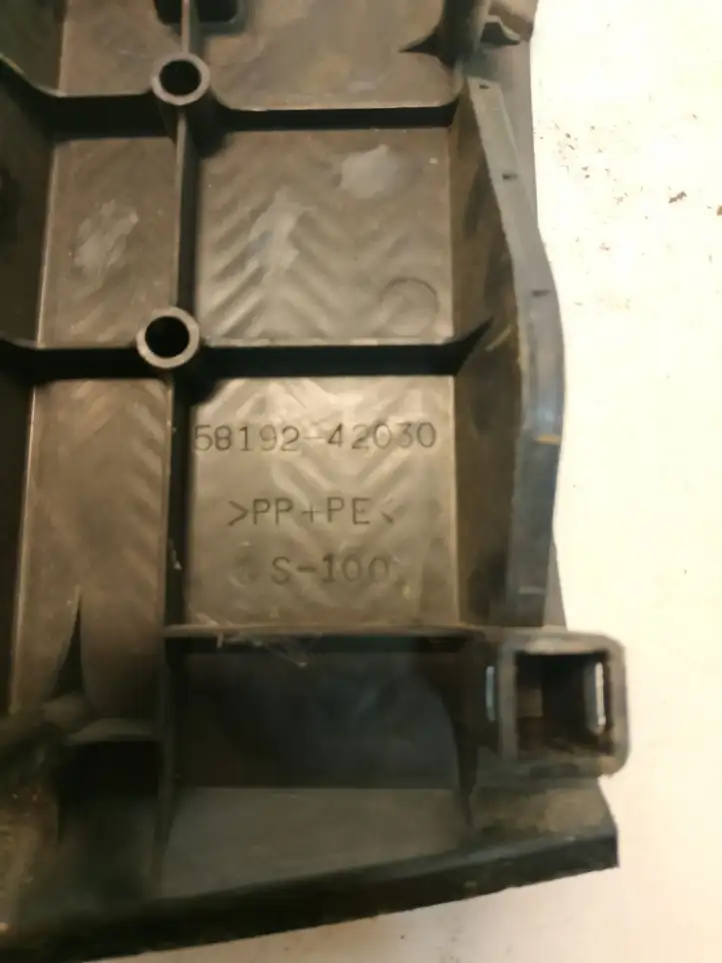 Toyota RAV 4 (XA20) (2000 - 2005) 5819242030 Подставка для ноги — фото 3