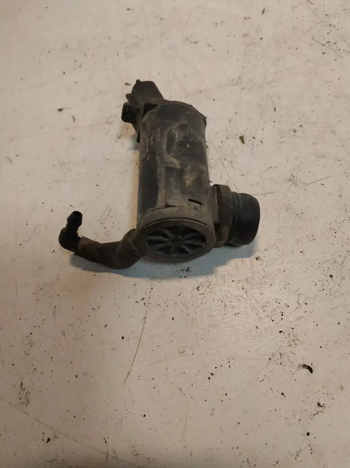 Toyota RAV 4 (XA20) (2000 - 2005) 8533033020 Насос омывателя стекла — фото 3