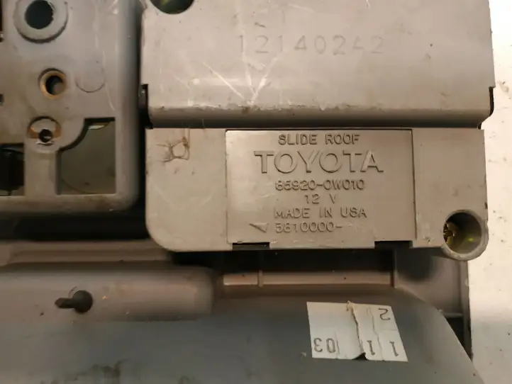 Toyota RAV 4 (XA20) (2000 - 2005) 10000309 Передняя подсветка — фото 3