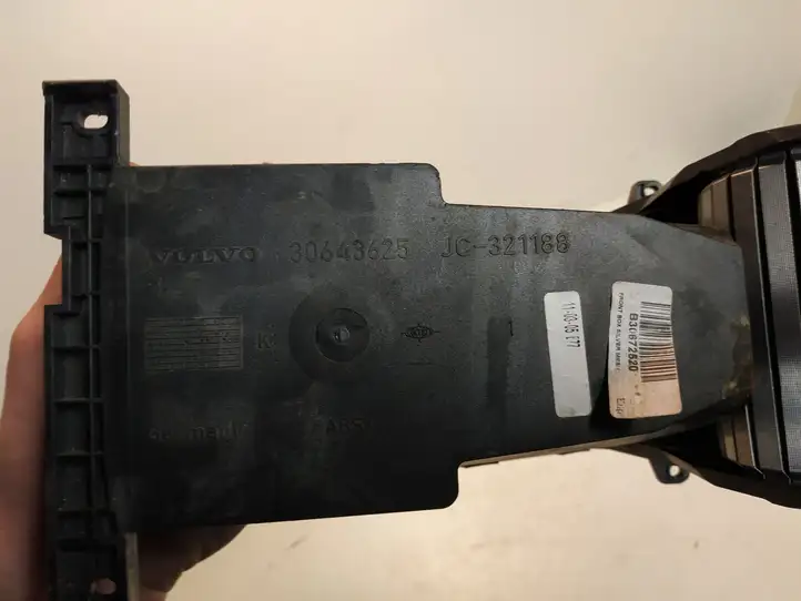 Volvo V70 (2004 - 2007) 30643625 Ящик центральной консоли — фото 8