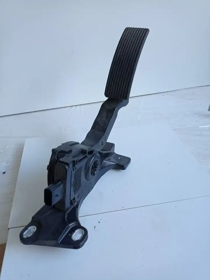 Jeep Grand Cherokee (2010 - 2021) 52124785AF Педаль акселератора — фото 2