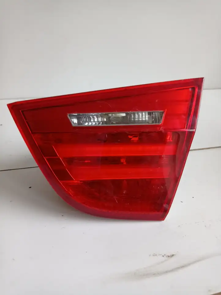 BMW 3 E90 E91 (2005 - 2012) 7289428 Задний фонарь в крышке багажника — фото 1