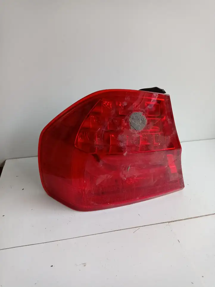 BMW 3 E90 E91 (2005 - 2012) 7289429 Задний фонарь в кузове — фото 1