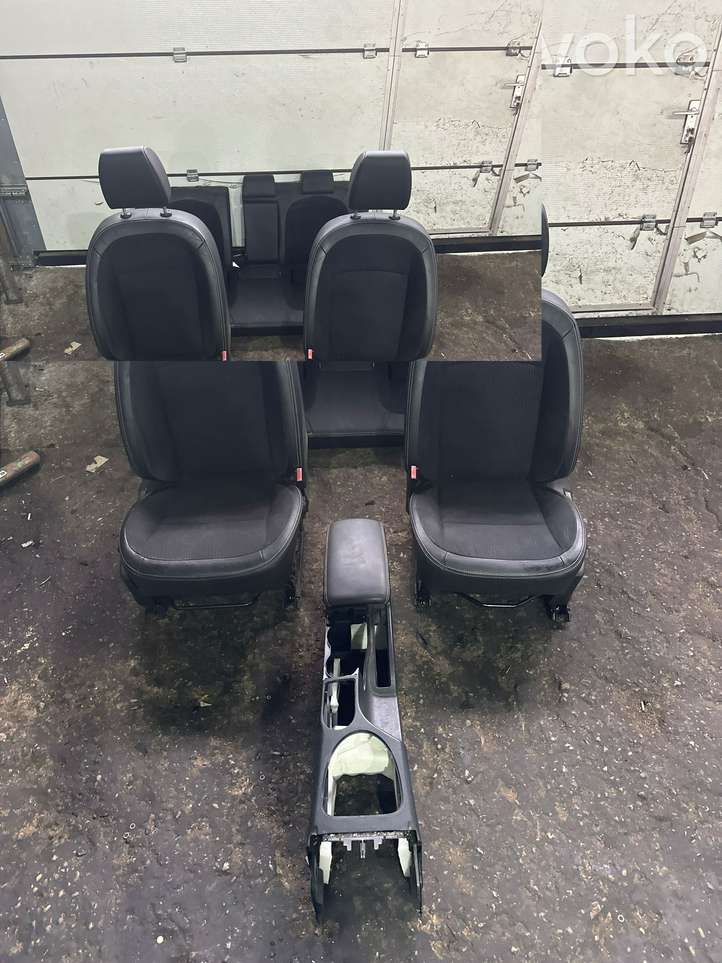 Nissan Qashqai (2013 - 2017)   Комплект отделки дверей