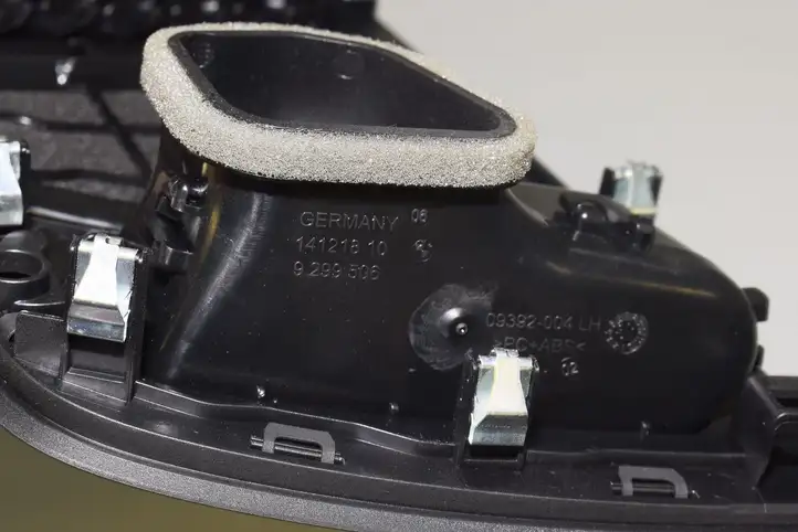BMW 7 G11 G12 (2015 - 2022) Центральный воздушный дефлектор — фото 2