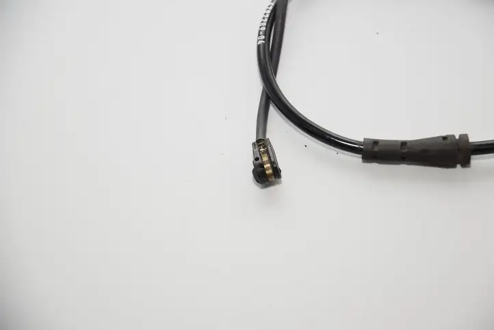 BMW 3 F30 F35 F31 (2012 - 2018) Датчик износа тормозных колодок — фото 3