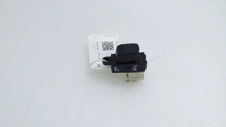 Suzuki SX4 S-Cross (2013 - 2021) 18425R Блок кнопок стеклоподъемников — фото 1