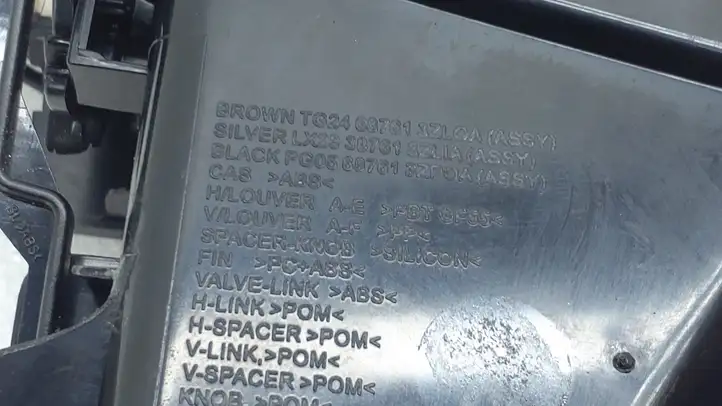 Nissan Pulsar (2014 - 2018) 687613ZL0A Боковой воздушный дефлектор — фото 3