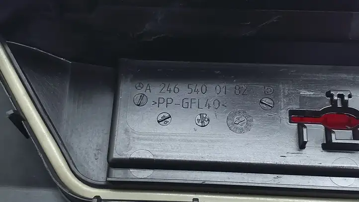 Mercedes-Benz B-class W246 (2014 - 2018) A2465400182 Крышка ящика аккумулятора — фото 2