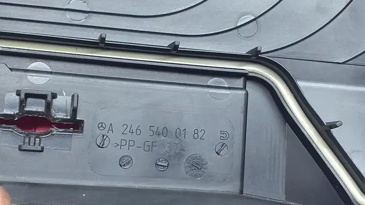 Mercedes-Benz B-class W246 (2014 - 2018) A2465400182 Крышка ящика аккумулятора — фото 2
