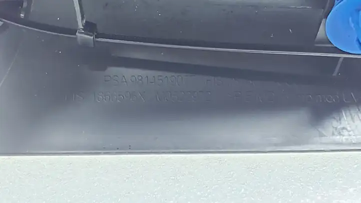 Peugeot 5008 II (2017 - 2020) 9814519077 Прочая отделка задней двери — фото 2