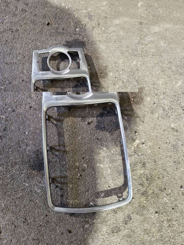 Audi A4 (2004 - 2009)  4F0864260A Рамка рычага переключения передач