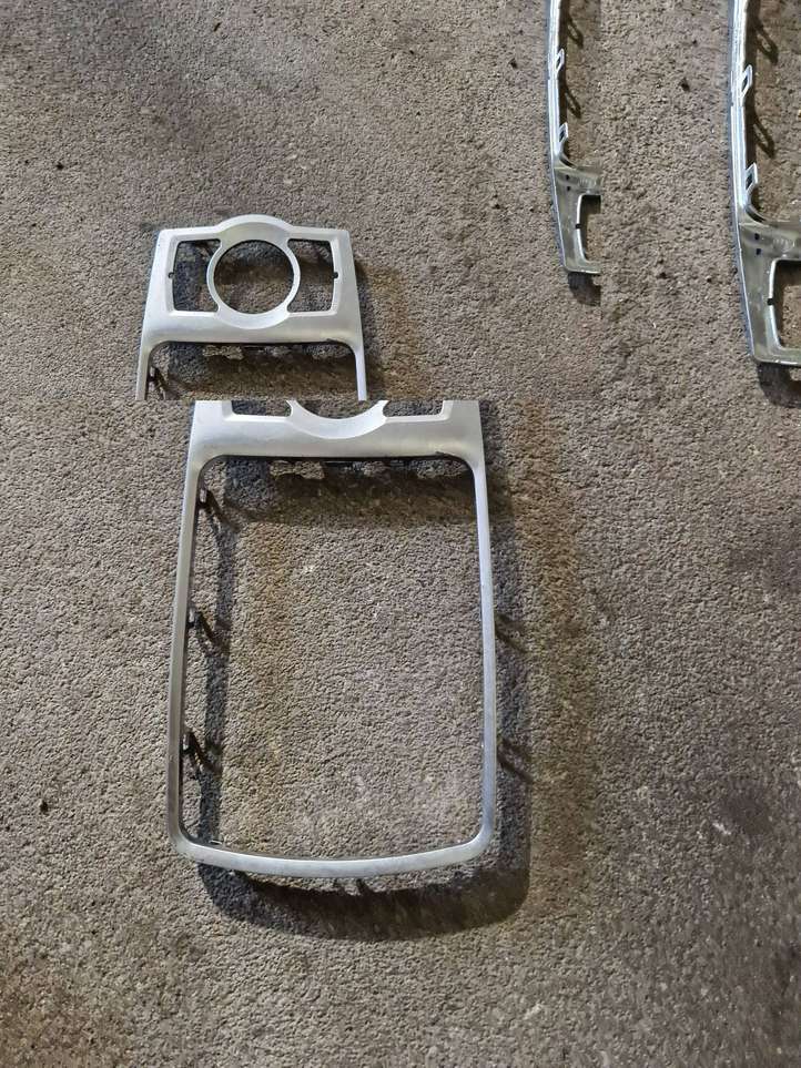 Audi A4 (2004 - 2009)  4F0864260A Рамка рычага переключения передач