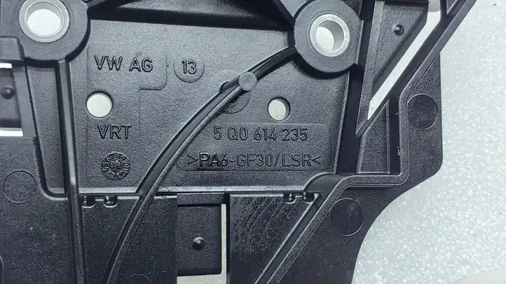 Volkswagen Golf VII (2013 - 2019) 5Q0614235 Кронштейн блока ABS — фото 4