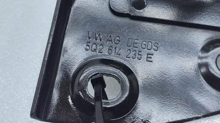 Volkswagen Golf VII (2013 - 2019) 5Q2614235E Кронштейн блока ABS — фото 4