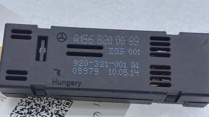 Mercedes-Benz B-class W246 (2014 - 2018) A1568200089 Усилитель антенны — фото 4