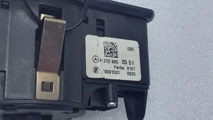 Mercedes-Benz A W176 (2012 - 2018) A2129050551 Включатель фонарей — фото 2