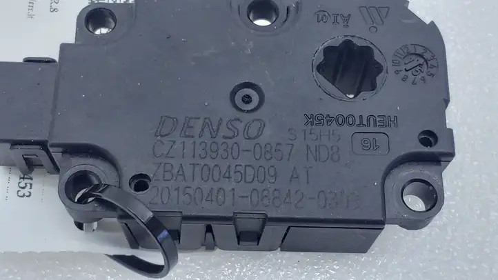 Mercedes-Benz A W176 (2012 - 2018) CZ1139300857 Двигатель задвижки потока воздуха — фото 3