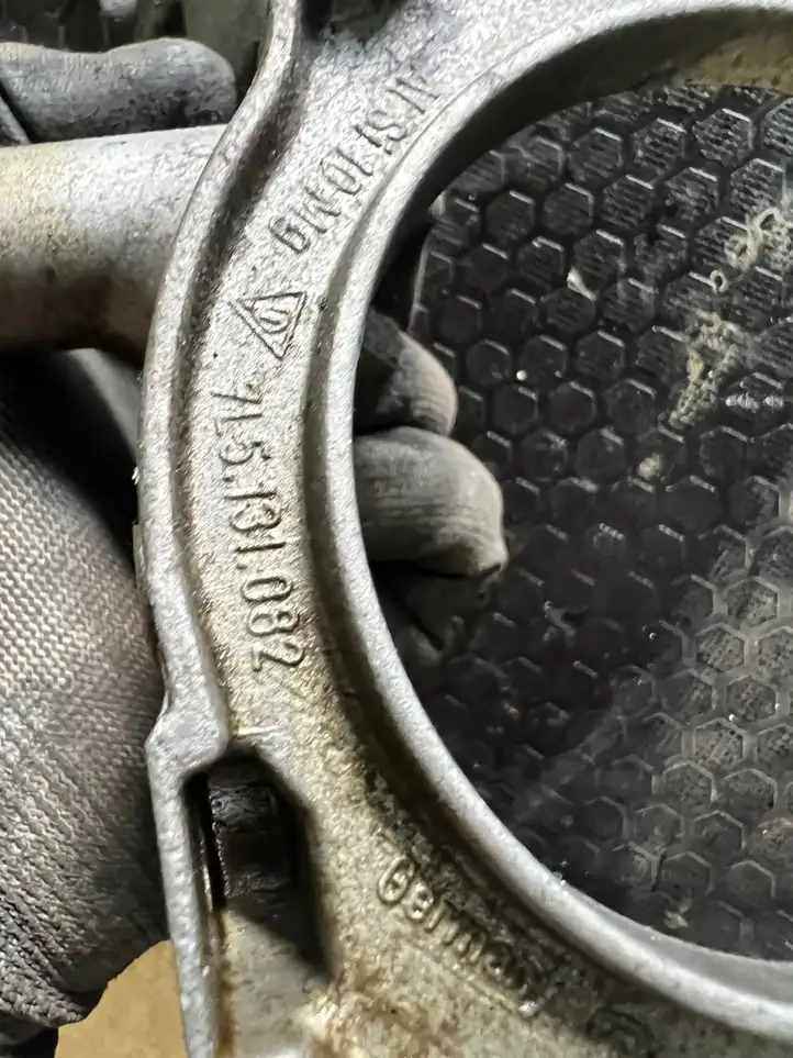 Porsche Cayenne (9PA) (2002 - 2010) 7L5131082 Кронштейн двигателя — фото 3