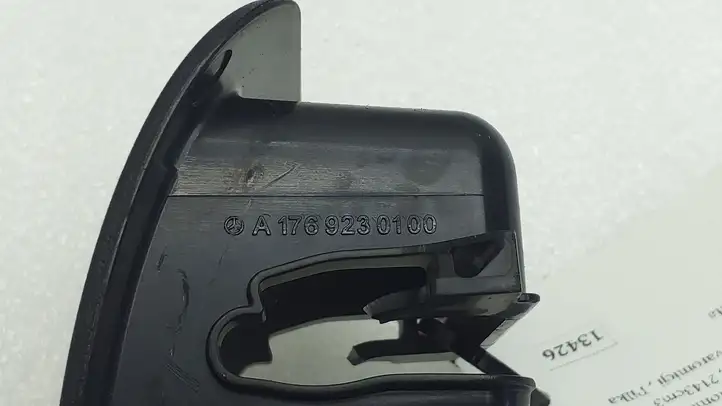 Mercedes-Benz A W176 (2012 - 2018) A1769230100 Заглушка ISOFIX — фото 3
