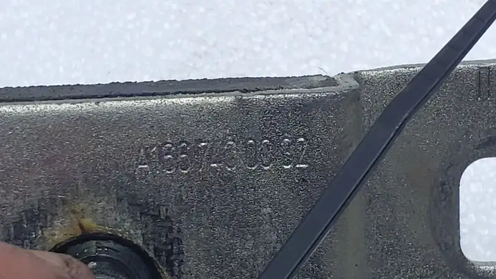 Mercedes-Benz A W176 (2012 - 2018) A1667400032 Петля замка багажной двери — фото 2