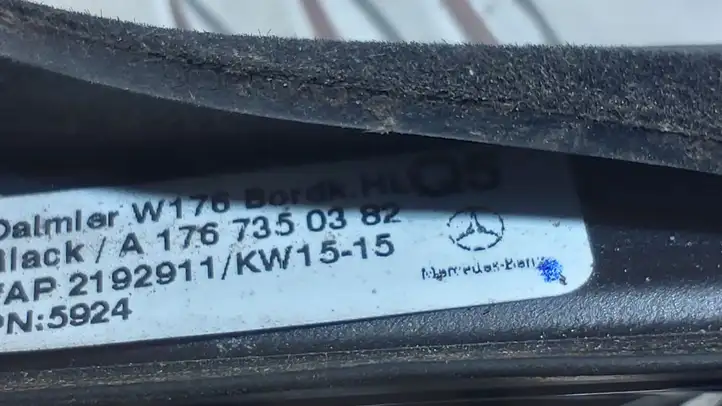 Mercedes-Benz A W176 (2012 - 2018) A1767350382 Накладка стекла задней двери — фото 2