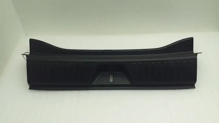 Mercedes-Benz A W176 (2012 - 2018) A1766900241 Отделка порога багажника — фото 1