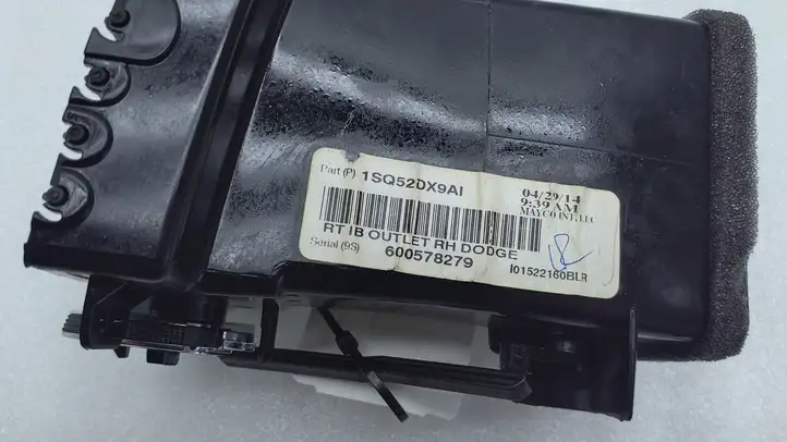 Dodge Grand Caravan (2007 - 2020) 1SQ52DX9AI Центральный воздушный дефлектор — фото 3