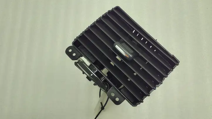 Dodge Grand Caravan (2007 - 2020) 1SQ52DX9AI Центральный воздушный дефлектор — фото 2
