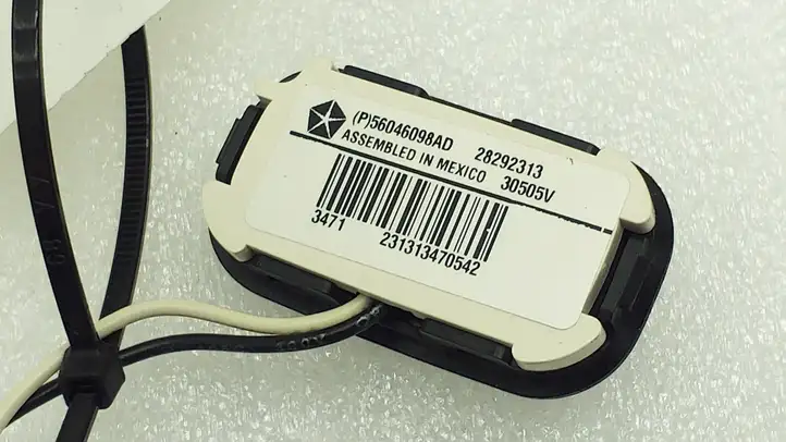 Dodge Grand Caravan (2007 - 2020) 56046098AD Кнопки на рулевом колесе — фото 2