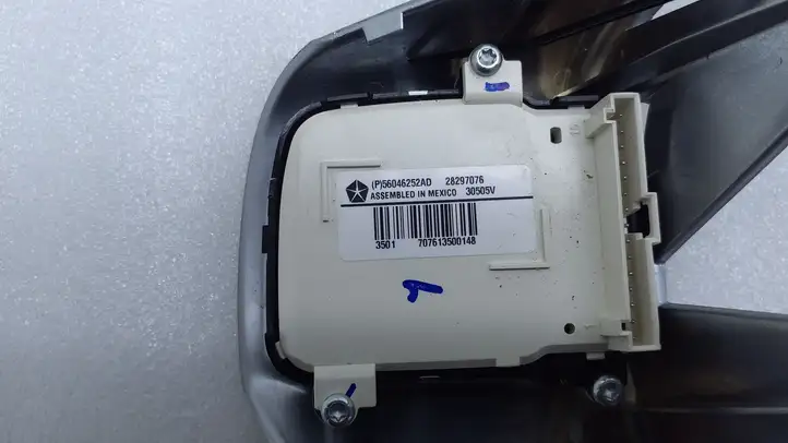 Dodge Grand Caravan (2007 - 2020) P56046252AD Кнопки на рулевом колесе — фото 4