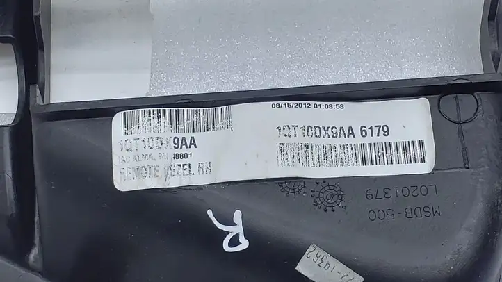 Dodge Grand Caravan (2007 - 2020) 1QT10DX9AA Прочая отделка задней двери — фото 3
