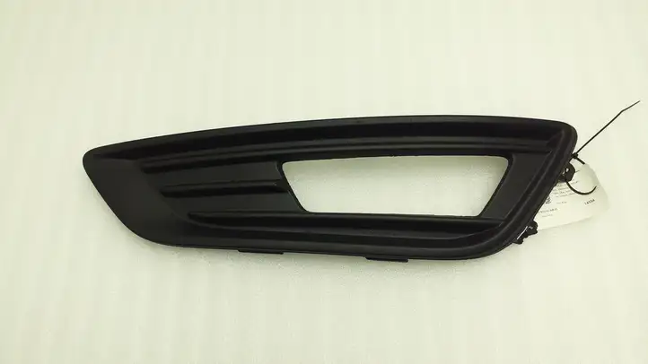 Ford Focus (2011 - 2015) F1EB15A299A Решетка противотуманной фары — фото 1
