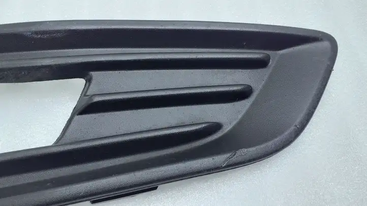 Ford Focus (2011 - 2015) F1EB15A298A Решетка противотуманной фары — фото 4