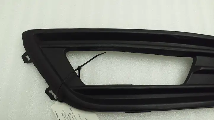 Ford Focus (2011 - 2015) F1EB15A298A Решетка противотуманной фары — фото 5