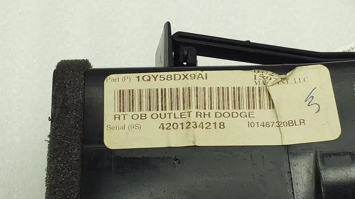 Dodge Grand Caravan (2007 - 2020) 1QY58DX9AI Боковой воздушный дефлектор — фото 3