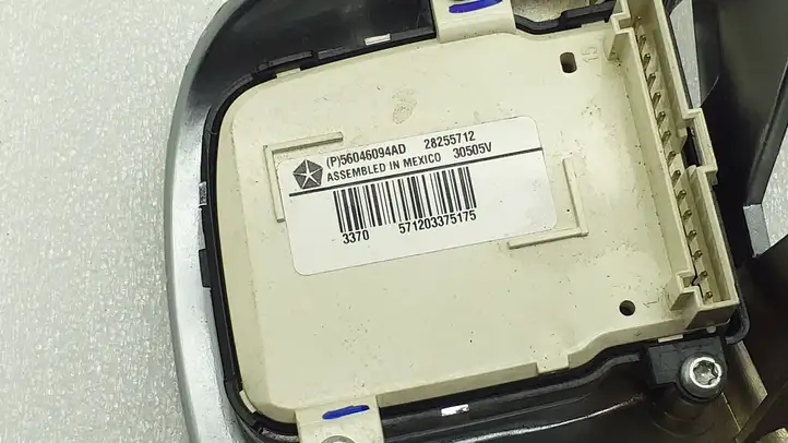 Dodge Grand Caravan (2007 - 2020) 56046094AD Кнопки на рулевом колесе — фото 2