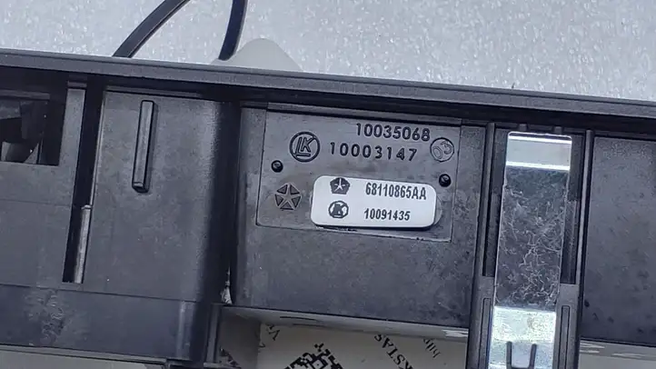 Dodge Grand Caravan (2007 - 2020) 10035068 Блок кнопок стеклоподъемников — фото 2