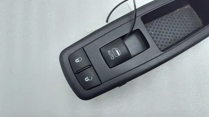 Dodge Grand Caravan (2007 - 2020) 10035068 Блок кнопок стеклоподъемников — фото 3