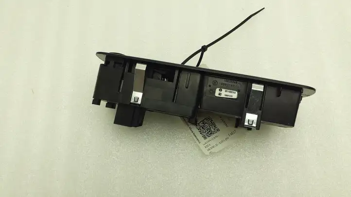 Dodge Grand Caravan (2007 - 2020) 10035068 Блок кнопок стеклоподъемников — фото 4