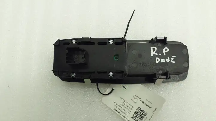 Dodge Grand Caravan (2007 - 2020) 10035068 Блок кнопок стеклоподъемников — фото 5
