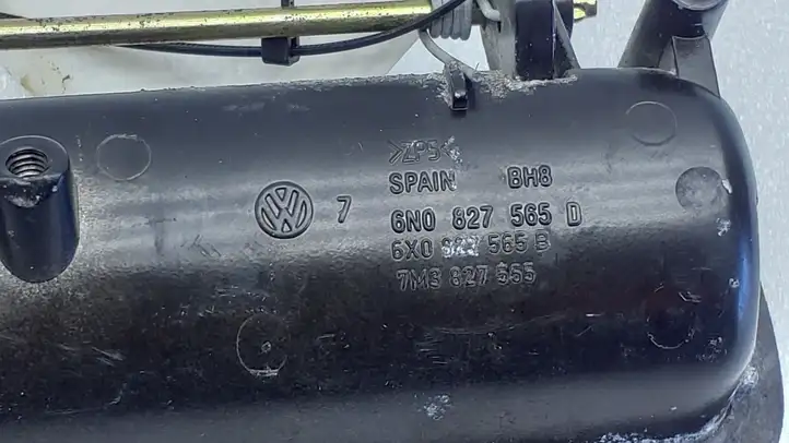 Volkswagen Transporter - Caravelle T5 (2003 - 2009) 6N0827565D Ручка крышки багажника — фото 2